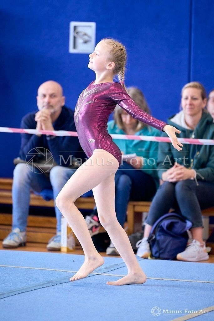 2024-04-19-2-2-B-DSC00872 | Professionelle Sportfotografie in Hamburg, Schleswig-Holstein und Niedersachsen – spezialisiert auf Rhönrad, Geräteturnen, Leistungsturnen und rhythmische Sportgymnastik. Bundesweite Begleitung von Rhönrad-Events. Jetzt Sport-Fotos - Realisiert mit Pictrs.com
