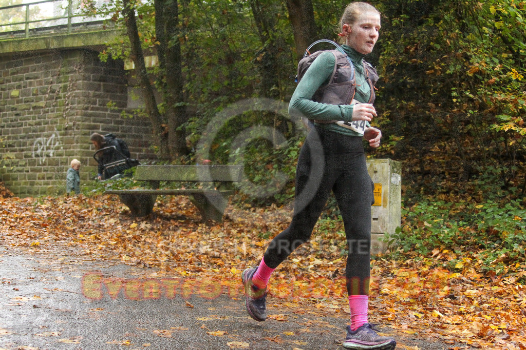 241027_1243_EV4_7573 | Sportfotografie im Rhein-Sieg Kreis, Köln, Bonn, NRW, Rheinland Pfalz, Hessen, etc. Unser Tätigkeitsfeld umfasst den Laufsport vom Volkslauf über den Marathon, Duathlon, Triathon bis zum Ultralauf wie Kölnpfad Ultra oder Schindertrail.
