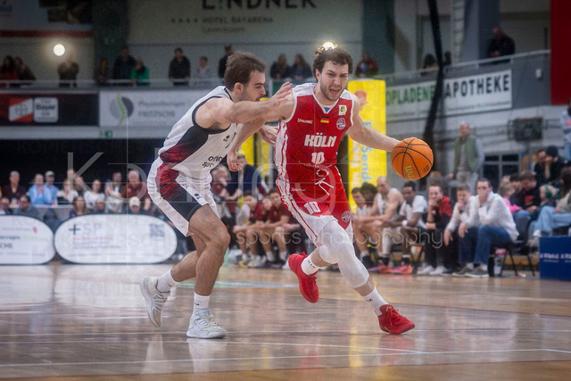 Barmer 2. Basketball Bundesliga ProA: Bayer Giants Leverkusen vs. RheinStars Koeln, 04.04.26 | Leverkusen, 04.04.26 - Sebastian Brach (Bayer Giants Leverkusen, 10) und Haris Hujic (RheinStars Köln, 10) während des Spiels der Barmer 2. Basketball Bundesliga ProA: Bayer Giants Leverkusen vs. RheinStars Koeln in der Ostermann Arena in Leverkusen.