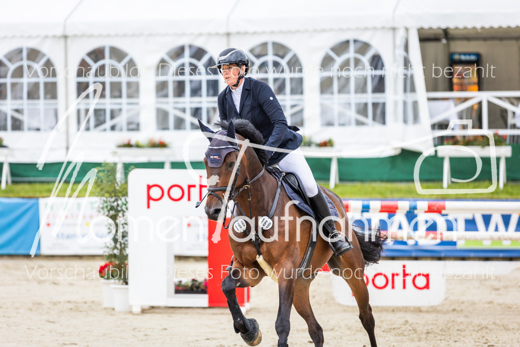 BHO-2PhSpr-M-132 | MomenTaufnahmen Pferdesportfotos