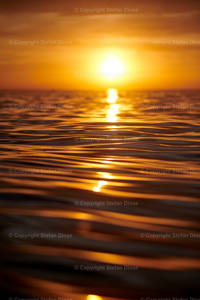 _DSC4189 | Findlinge im Eis, Zeesenboote bei der Traditionsregatta, eine Seebrücke im Sonnenaufgang - mit den Bildern aus dieser Galerie erhalten Sie wunderschöne Aufnahmen über das ganze Jahr. Ein tolles Produkt zum Verschenken, Werben oder zum Träumen vom nächsten - Realisiert mit Pictrs.com