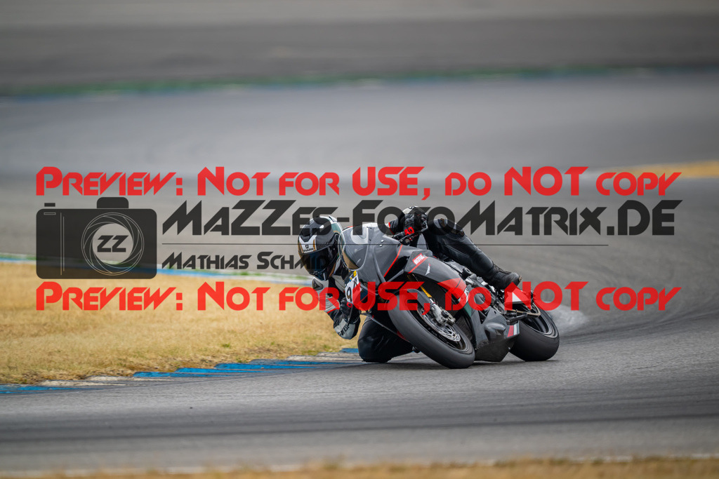 MaZZes-Fotomatrix-20260809-579439 | R1
