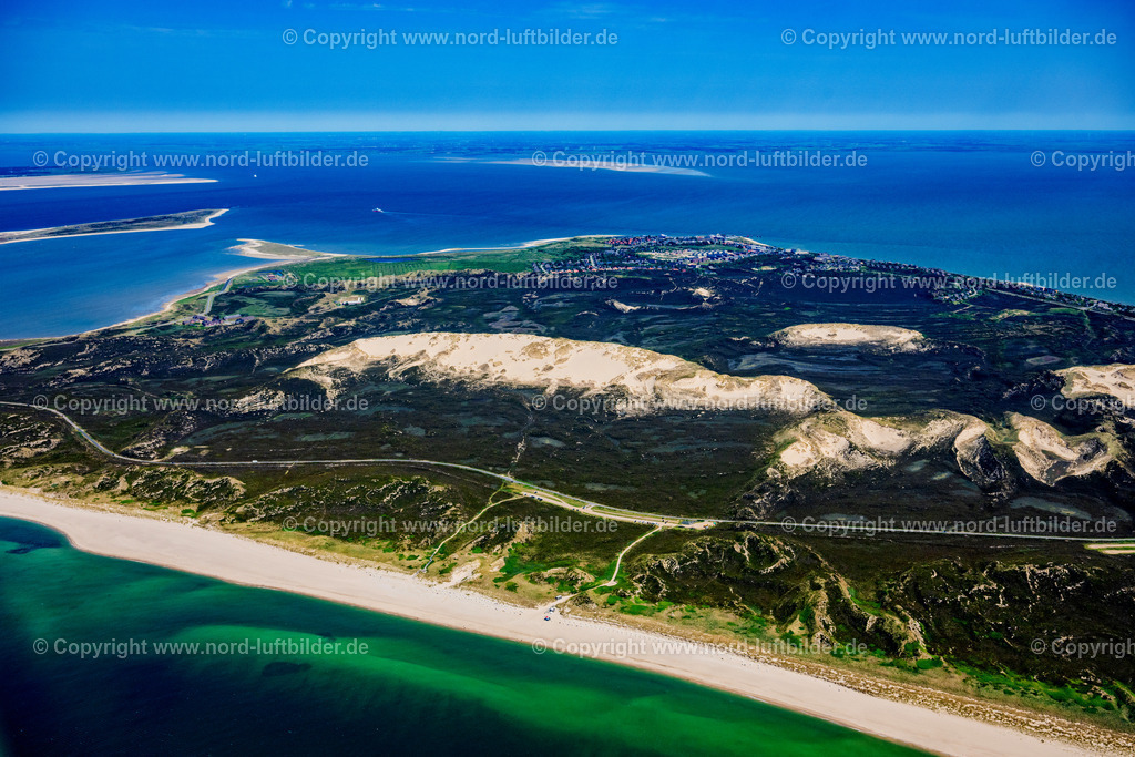 Sylt_List_Wanderdünen_ELS_7168130625 | LIST 13.06.2025 Aufschüttungen einer Sand- Dünen- und Wanderdünen- Landschaft in List auf der Insel Sylt im Bundesland Schleswig-Holstein, Deutschland. // Sand, dune and shifting dune landscape in List at the island Sylt in the state Schleswig-Holstein, Germany. Foto: Martin Elsen