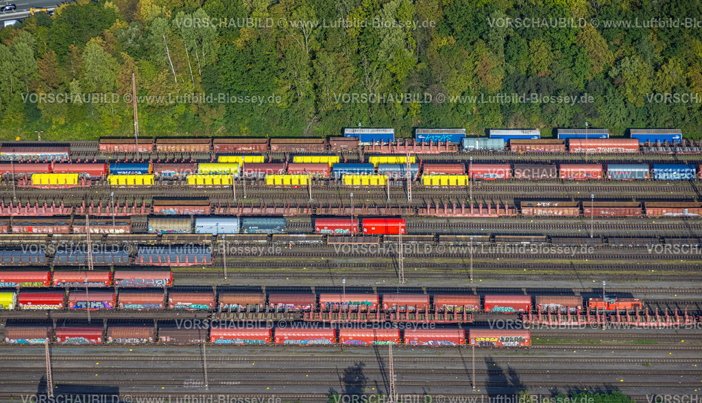 Kreuztal230911919 | Luftbild, Rangierbahnhof Güterbahnhof Buschhütten und Güterzüge, Formen und Farben, Buschhütten, Kreuztal, Siegerland, Nordrhein-Westfalen, Deutschland