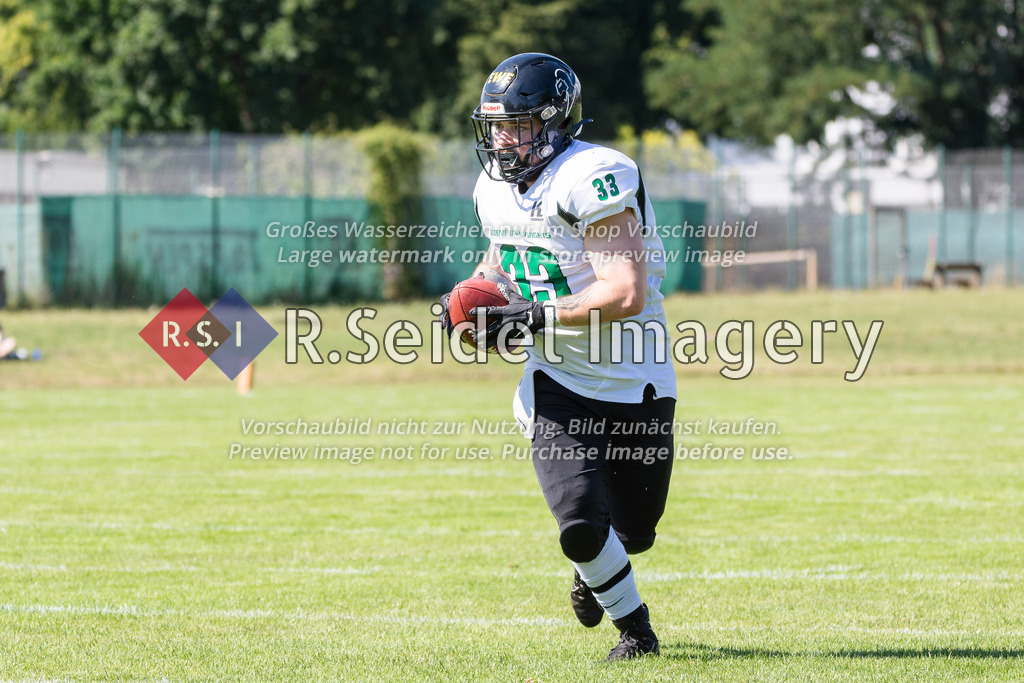 American Football, Saison 2022, Regionalliga Nord, Hamburg Blue Devils - Oldenburg Knights, Dr.-Hermann-Schnell-Sportplatz (Hamburg), 06.08.2022, 07. Gameweek | Jannik Franke (#33, Oldenburg, RB)