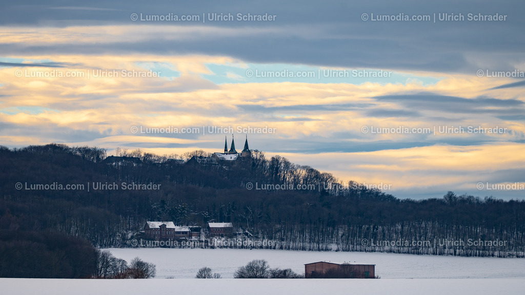 10049-13536 - Blick zur Huysburg | Stockfoto und Bilderpool mit Bildmaterial aus Deutschland, dem Harz, Halberstadt, Quedlinburg, Wernigerode und weltweit. Qualitativ hochwertige und professionelle Fotos anschauen und kaufen. - Realisiert mit Pictrs.com