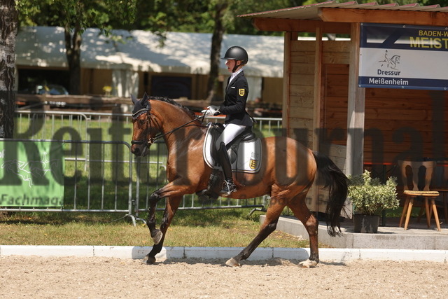 Meissenheim_BW-Meisterschaften_Dressur_2024_Prfg.Nr.03_1.WP-Ponyreiter_Maya Victoria Irene Wächter_Charly Brown 334 (25) | Alle Fotos der Reiterjournal Fotografin Doris Matthaes im Reiterjournal Online-Fotoshop. - Realizado com Pictrs.com
