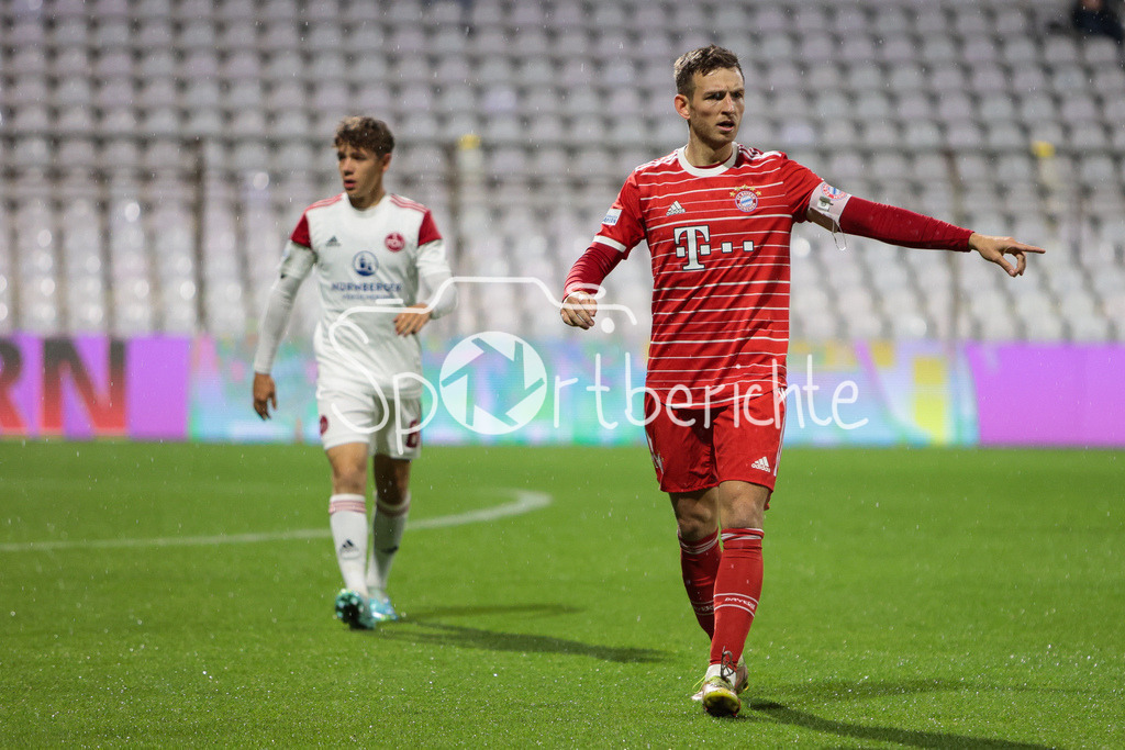 FC Bayern Amateure - 1. FC Nuernberg II | Timo Kern (FCB #10) gibt Anweisungen