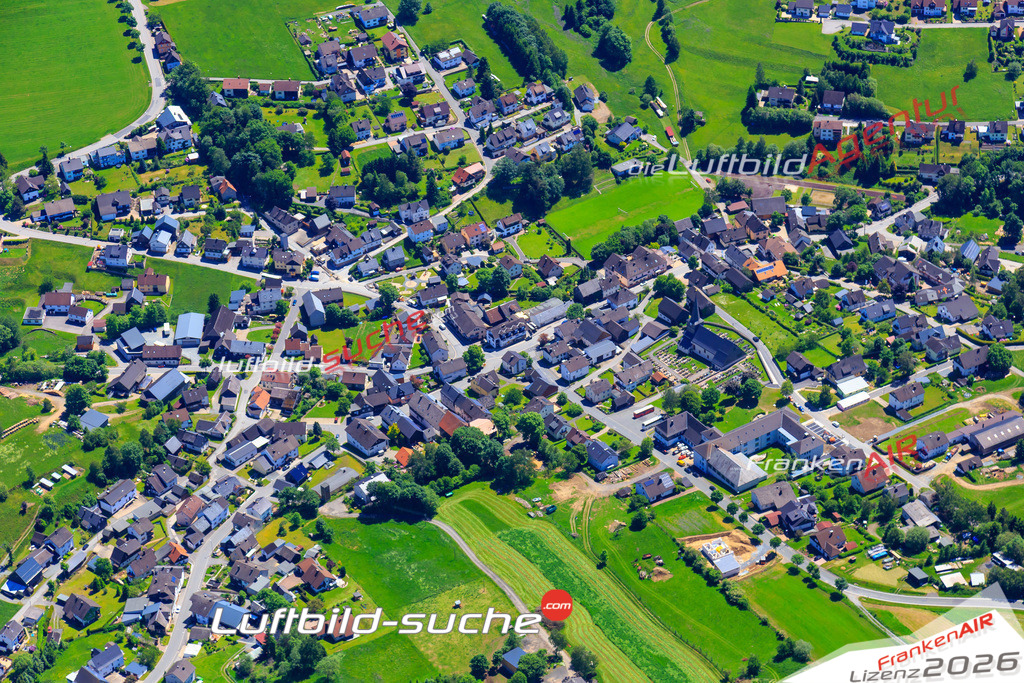 Die Luftaufnahme Windheim - Steinbach-am-wald wurde vom UL-Flugzeug (keine Drohne) aus fotografiert.Hohe Druck- Auflösung-die Geschenkidee!