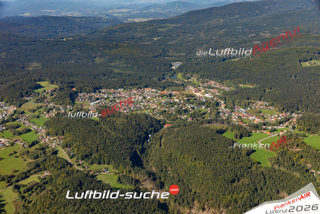 Das Luftbild der Stadt Spiegelau wurde 2021 vom Flugzeug heraus erstellt (keine Drohne) Aufnahmehöhe ca.450 Meter- hohe Bildauflösung und Druck-Qualität garantiert!