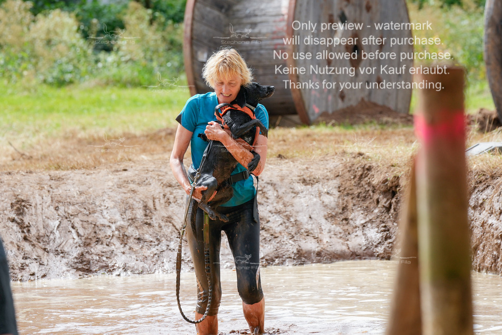 Schlamm_mit_Hund (266 von 460) | stephaniefillaphotographie - Realisiert mit Pictrs.com