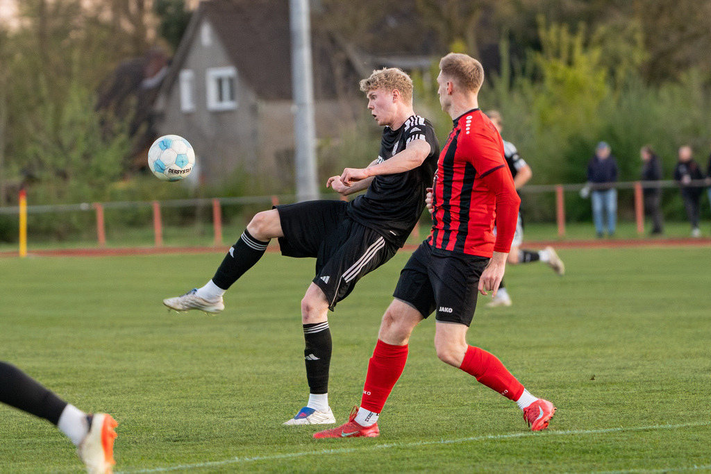 Fußball I Herren I Saison 2025-2026 I Bezirksliga Weser-Ems 4 I 23. Spieltag I TuS Frisia Goldenstedt - SW Osterfeine I 08514 | jns.sportfotos - Realisiert mit Pictrs.com