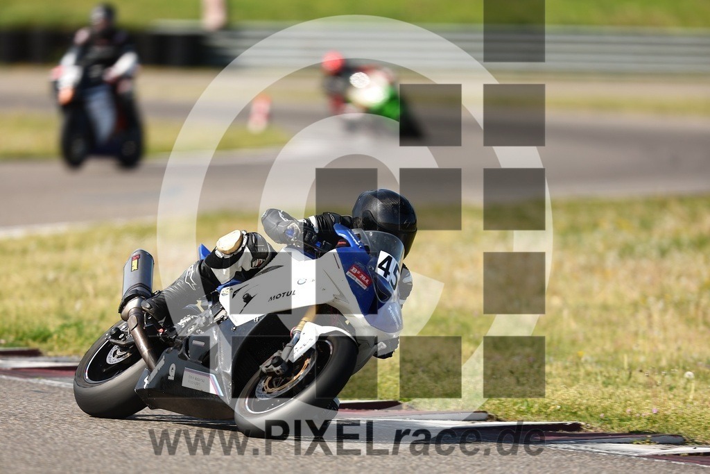 0045-20260426_00704 | Schöne Erinnerungen an spannende Momente - das festzuhalten ist unser Job. PIXELrace.de ist seit 2003 auf den Rennstrecken Europas unterwegs um die Action draußen beim Fahren und die wunderbare Stimmung imm Fahrerlager für euch einzufangen.