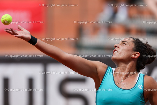 IMGL2536 Kopie | Darmstadt am 21. Juli 2024 xJFAx  48. Internationalen Damen-Tennisturnier des TCB 2000 Darmstadt Finale Angela FITA BOLUDA (ESP) vs Victoria MBOKO (CAN) Bild: v. li. Angela FITA BOLUDA (ESP) macht einen Aufschlag. - Realisiert mit Pictrs.com