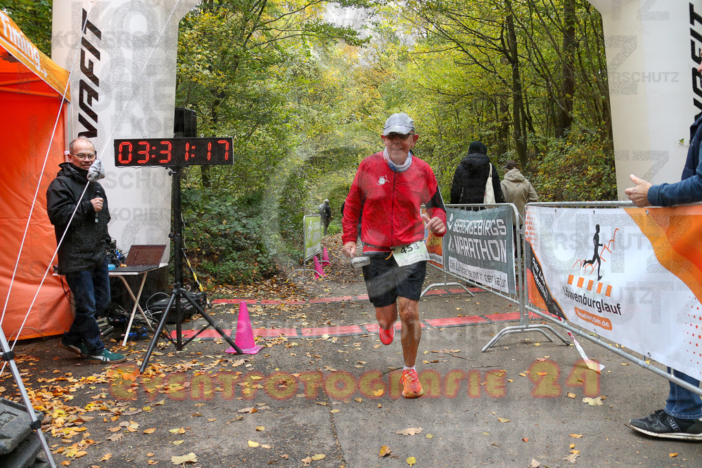 251026_1332_EX1_3612 | Sportfotografie im Rhein-Sieg Kreis, Köln, Bonn, NRW, Rheinland Pfalz, Hessen, etc. Unser Tätigkeitsfeld umfasst den Laufsport vom Volkslauf über den Marathon, Duathlon, Triathon bis zum Ultralauf wie Kölnpfad Ultra oder Schindertrail.