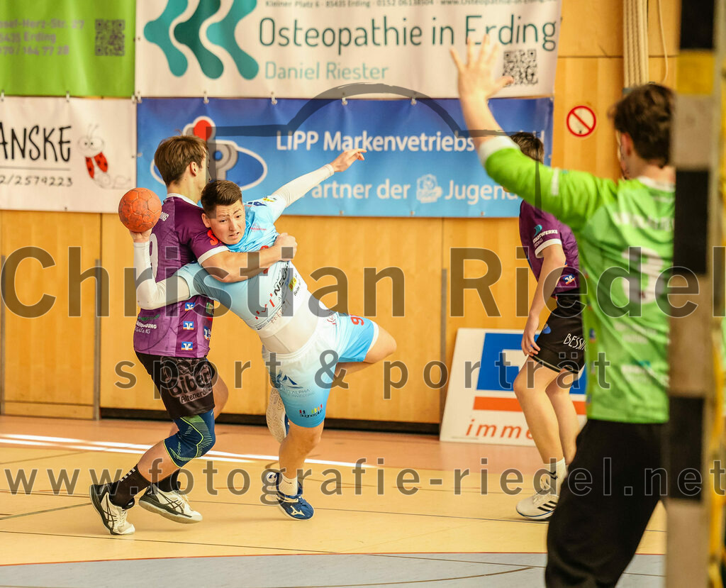 2024-01-28_071_SpVgg_Altenerding_II_gegen_HSG_Schwab-kirchen | Erding, Deutschland, 28.01.2024:
Handball, Bezirksklasse Männer Staffel Süd West 2023 / 2024, 9. Spieltag, SpVgg Altenerding gegen HSG Schwab/kirchen, Endergebnis: 30:24

Jonathan Zeidler (SpVgg Altenerding, #69), Christian Wagenpfeil (HSG Schwab/kirchen, #98)

Foto: Christian Riedel / fotografie-riedel.net
