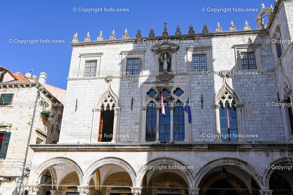 Kroatien_ Dubrovnik_ 11.10.2023-27 | 11.10.2023, Kroatien, HRV, Dubrovnik im Bild Gastronomie, Tourismus, Touristen, Sehenswuerdigkeiten, Stadtansichten



eine Stadt im suedlichen Kroatien an der Adriakueste in der Gespannschaft Dubrovnik-Nereveta. Die Altstadt wurde im Jahr 1979 von der UNESCO in die Liste des Weltkulturerbes aufgenommen.