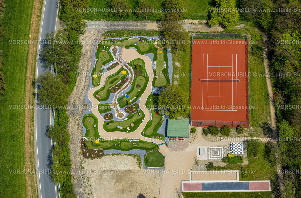 Schmallenberg240505743 | Luftbild, Hotel Deimann neue Parkanlage mit Spielplatz und Adventure-Golf, Minigolfanlage mit Schach und Damespiel, Tennisplatz, Winkhausen, Schmallenberg, Sauerland, Nordrhein-Westfalen, Deutschland