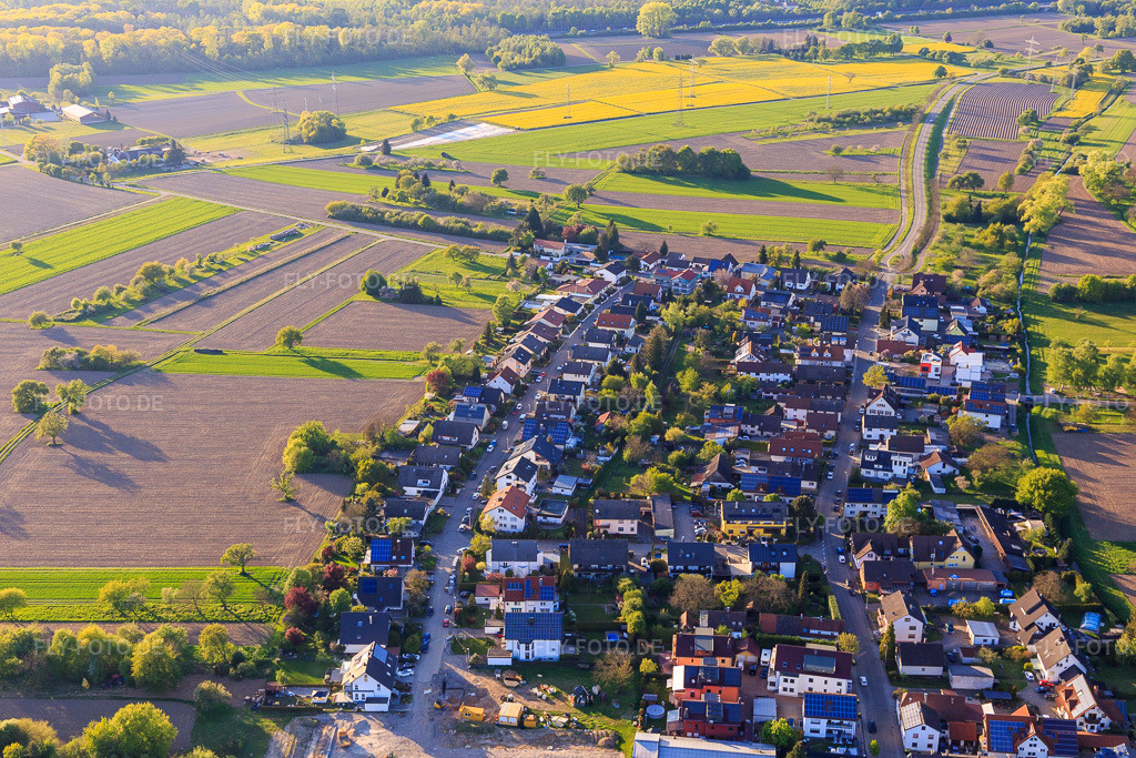 Luftbild: Dorfansicht aus Südosten im Ortsteil Förch in Rastatt im Bundesland Baden-Württemberg in Deutschland. Foto: IMG_099188.jpg vom 23.04.2017 durch Werner Riehm/FLY-FOTO.de