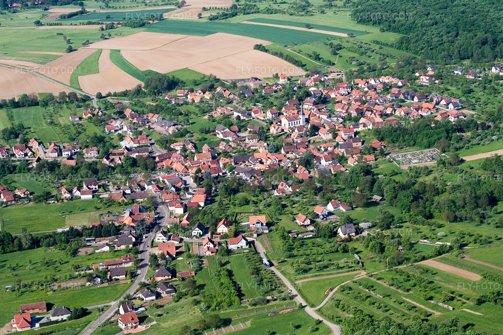 Aerial view: Agricultural fields and arable land in Lampertsloch in the state Bas-Rhin, France.Photo: IMG_10812.jpg taken on 05/12/2008 by Werner Riehm/FLY-FOTO.comResolution of the original: 3408 x 2272 px