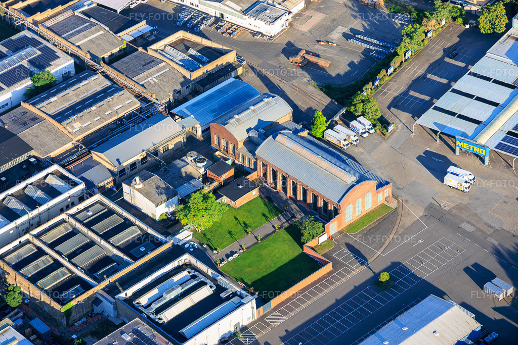 Luftbild: Alte Schildkrötfabrik von Osten im Ortsteil Neckarau in Mannheim im Bundesland Baden-Württemberg in Deutschland. – Foto: IMG_157152.jpg vom 18.06.2026 durch Werner Riehm/FLY-FOTO.de – Auflösung des Originals: 6000 x 4000 px – AlteSchildkrötfabrik