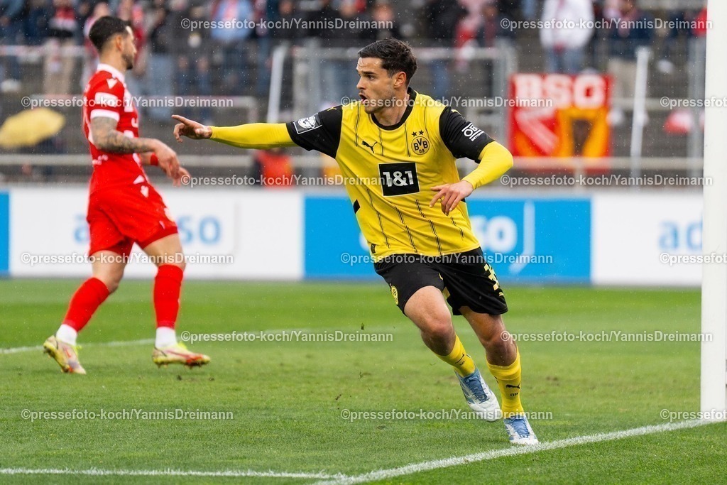 xydr13042501015 | 13.04.2025, xydrx, Fußball, Borussia Dortmund II - FC Energie Cottbus, 3.Liga, Stadion Rote Erde, Saison 2024 2025: Kjell Waetjen (Borussia Dortmund II #38) freut sich, bejubelt sein Tor zum 1:0 für Dortmund DFB regulations prohibit any use of photographs as image sequences and or quasi-video.