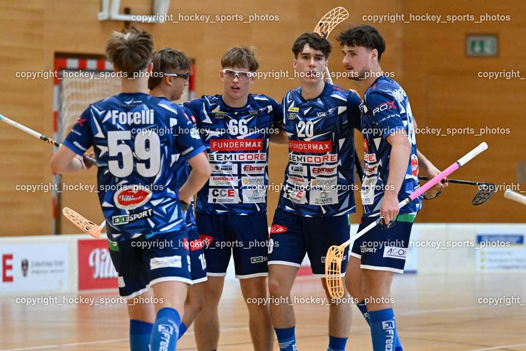 VSV Unihockey vs. Dunai Krokodilok 9.9.2023 | Jubel VSV Unihockey Mannschaft, #59 Nino Forelli, #66 Jakob Rainer, #20 David Gredler, #60 Thomas Unterweger