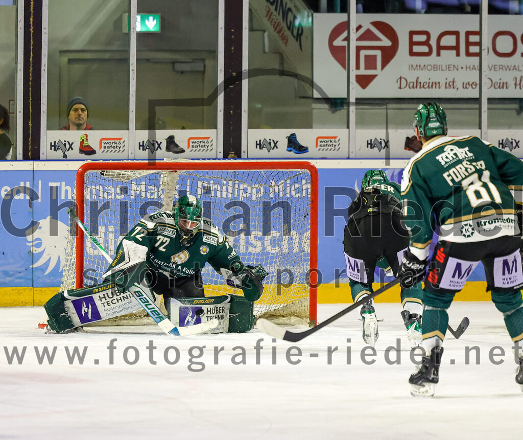2025-12-19_098_TSV_Erding_gegen_Toelzer_Loewen | Erding, Deutschland, 19.12.2025:Eishockey, Oberliga Süd 2025 / 2026, 27. Spieltag, TSV Erding gegen Tölzer Löwen, Endergebnis: 2:5Torwart David Zabolotny (Erding Gladiators, #72)Foto: Christian Riedel / fotografie-riedel.net