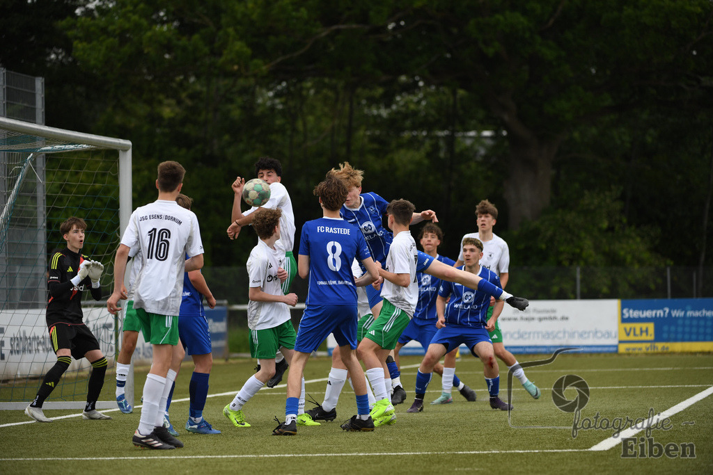FC Rastede-JSG Esens/Dornum | B-Jugend Bezirksliga; FC Rastede (blau)-JSG Esens/Dornum (weiß) am 24.05.2025 in Rastede (Sportanlage Kötterswegs), Photo: Philip Eiben 2025 - Realisiert mit Pictrs.com