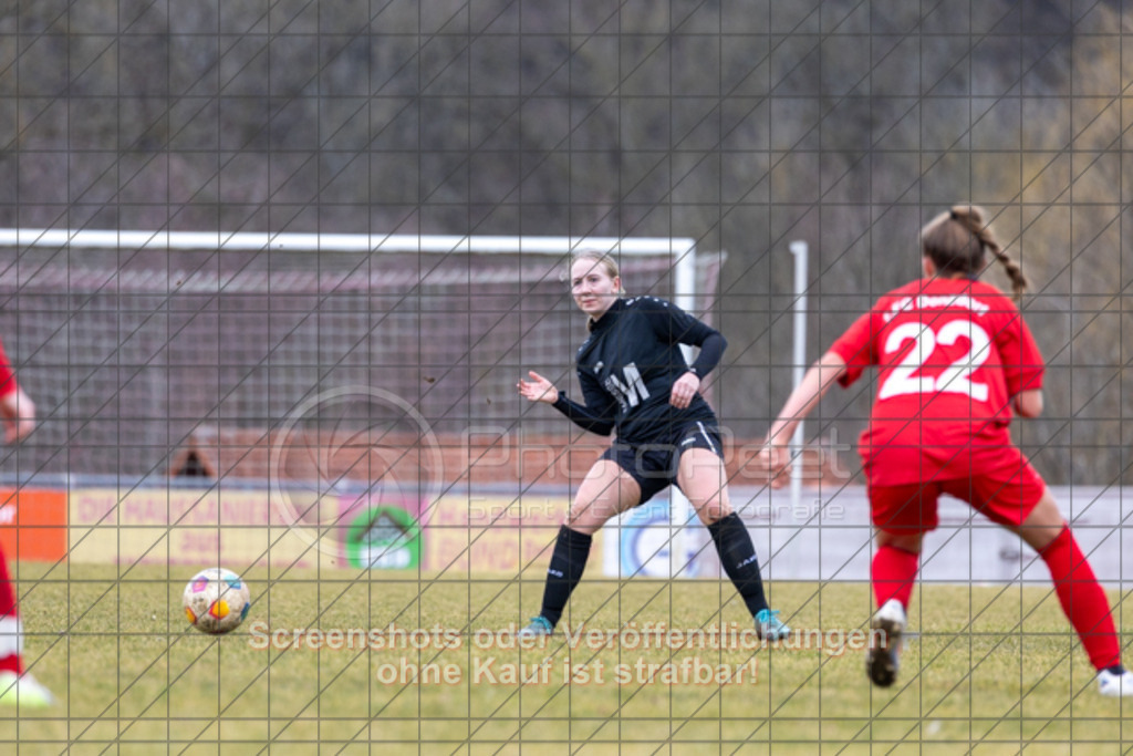 20250223_142035_0607 | #,1.FC Donzdorf (rot) vs. TSV Tettnang (schwarz), Fussball, Frauen-WFV-Pokal Achtelfinale, Saison 2024/2025, Rasenplatz Lautertal Stadion, Süßener Straße 16, 73072 Donzdorf, 23.02.2025 - 13:00 Uhr,Foto: PhotoPeet-Sportfotografie/Peter Harich