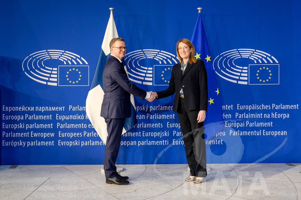 _DWI6065 | Die Ankunft des finnischen Ministerpräsidenten wurde im Rahmen des Programms „This is Europe“ von EU-Präsidentin Roberta Metsola am 13.03.2024 in EU-Parlament Straßburg begrüßt. - Realisiert mit Pictrs.com