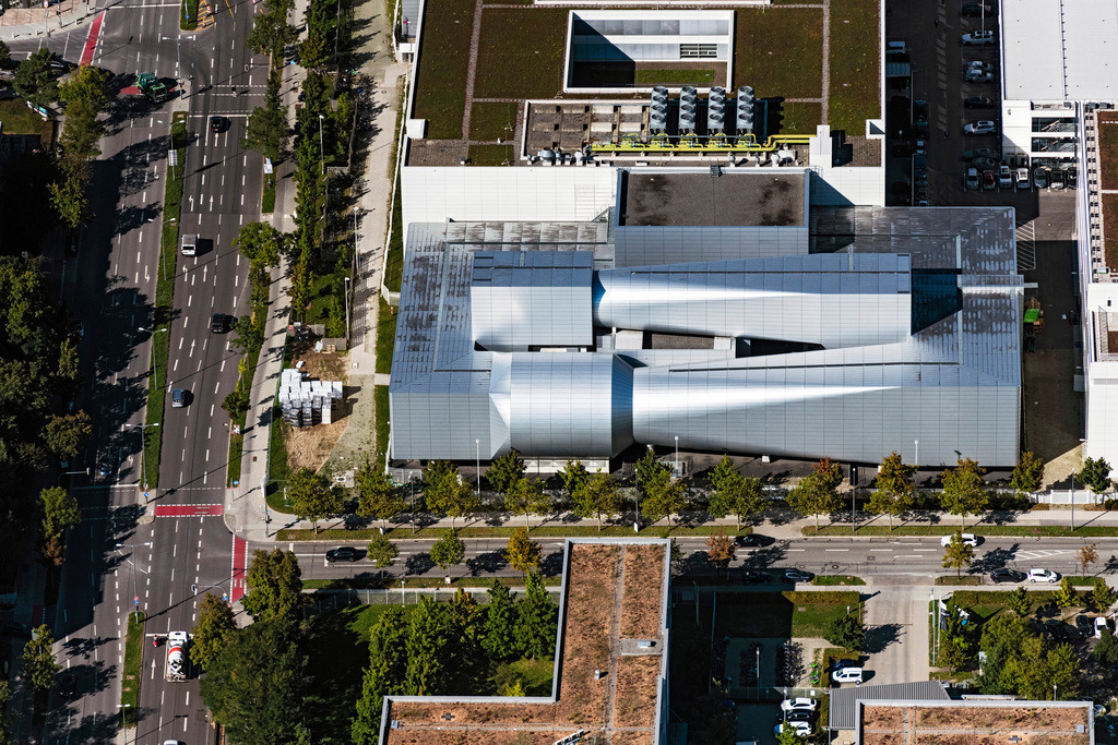 dr__0091100.jpg | MüNCHEN 23.09.2021 Forschungs- Gebäude und Bürokomplex an der Max-Diamand-Straße in München im Bundesland Bayern, Deutschland. // Research building and office complex in Munich in the state Bavaria, Germany. Foto: Daniel Reiter