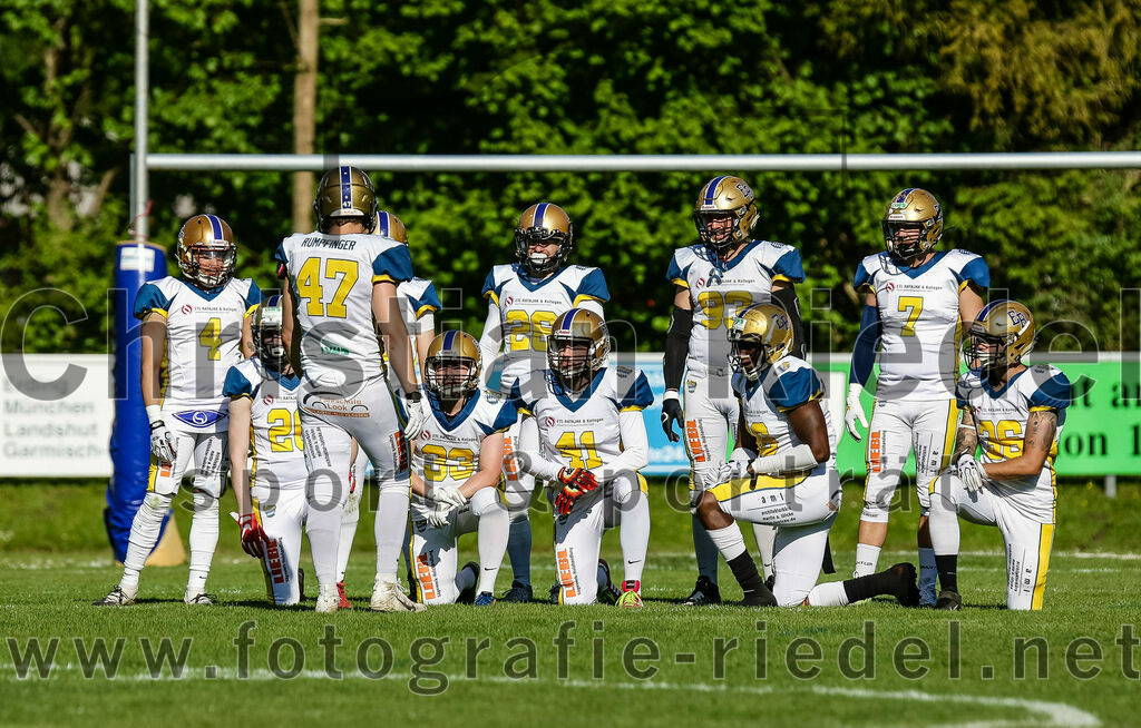 2022-05-14_137_Erding_Bulls_gegen_Munich_Cowboys_2 | Erding, Deutschland, 14.05.2022:
Fußball, Regionalliga 2022, 3. Spieltag, Erding Bulls gegen Munich Cowboys 2, Endergebnis: 20:30

Adam Coronado (Erding Bulls, #4), Johannes Rumpfinger (Erding Bulls, #47), Christoph Zörr (Erding Bulls, #33), Daniel Perzl (Erding Bulls, #26), Aurelien Voss (Erding Bulls, #41), Tobias Marhauser (Erding Bulls, #93), Lukas Schattner (Erding Bulls, #7)

Foto: Christian Riedel / fotografie-riedel.net