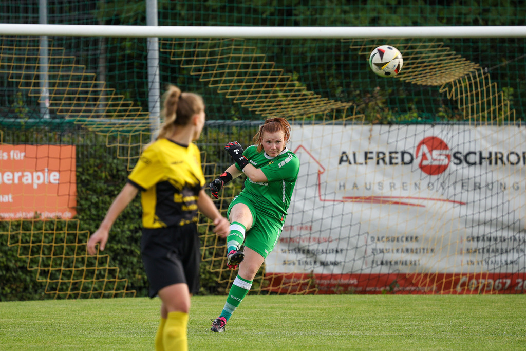 Fußball I FRAUEN I Saison 2025-2026 I Freundschaftsspiel I SGM Ebnat-Waldhausen - 1FC Heidenheim 1846 2 I_250823_4727 | Fotopresso – Sportfotografie in Heidenheim & Umgebung. Professionelle Sportfotografie für unvergessliche Momente. Dynamische Action-Shots, emotionale Szenen & hochwertige Bilder. - Realisiert mit Pictrs.com