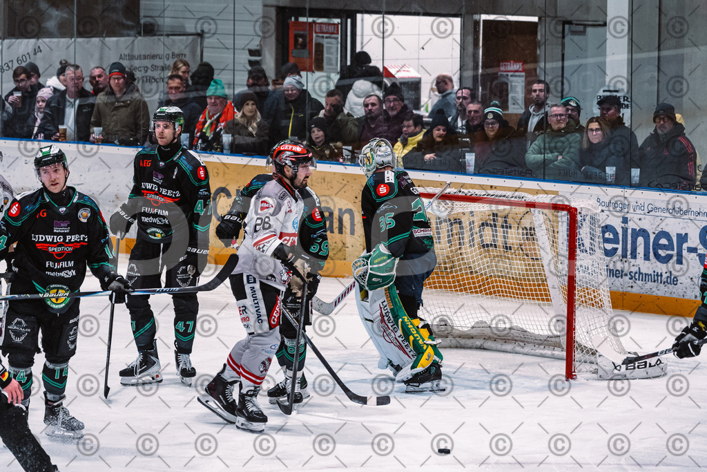Alligators_vs_Memmingen_05_12_2025-128 | Höchstadt Alligators Fotogalerie: Eishockey-Action aus Franken. Professionelle Spielfotos, Portraits & Stadionbilder zum Download. Jetzt entdecken! - Realisiert mit Pictrs.com