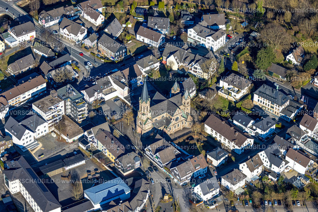 Lennestadt250309192Meggen | Luftbild, Kirche St. Bartholomäus und Franziskusschule Grundschule, Meggen, Lennestadt, Sauerland, Nordrhein-Westfalen, Deutschland