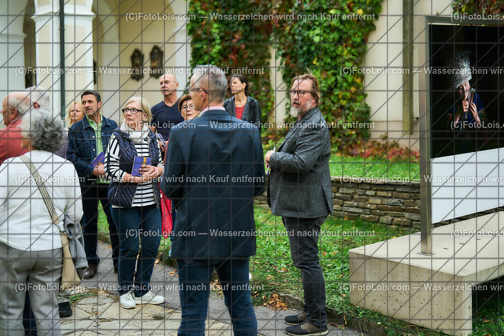 ALP9447_Menschenbilder-Ausstellung MANK_Rundgang | (C)FotoLois.com, Alois Spandl, MENSCHENBILDER-Ausstellung in der Stadtgemeinde Mank am Gelände der Pfarre und der Gemeinde, Do 12. Oktober 2023.