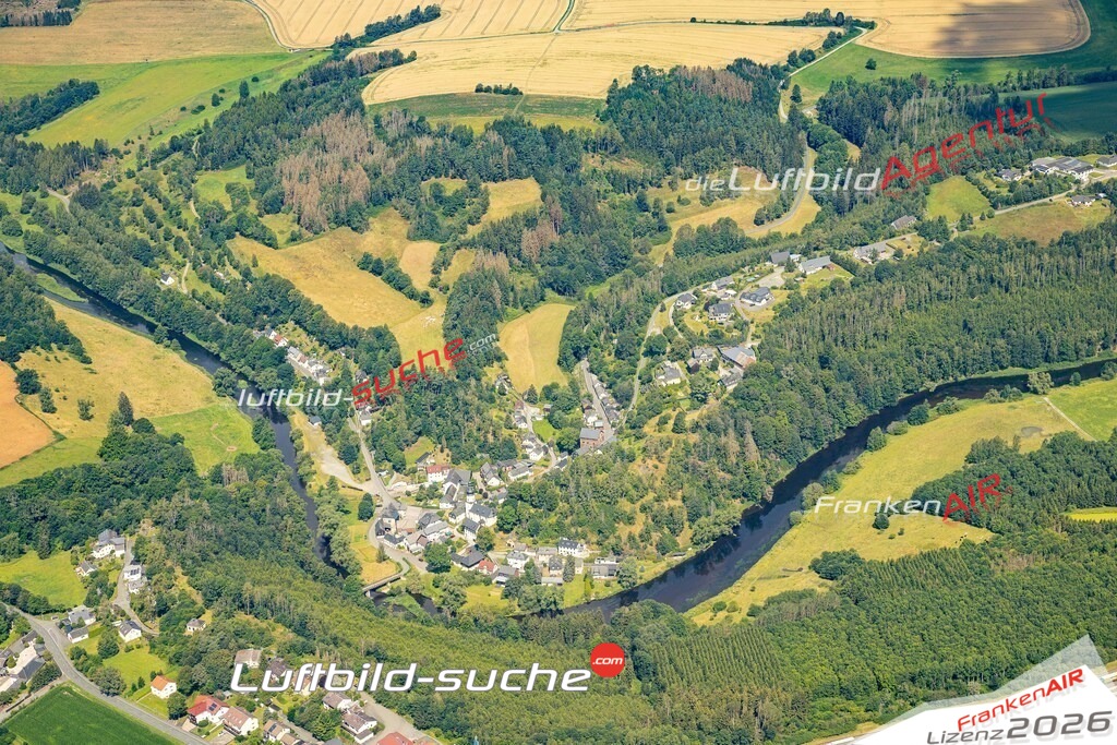 Das Luftbild zeigt : Sparnberg Hirschberg - Die Luftaufnahme wurde 2024 vom UL-Flugzeug aus erstellt ( keine Drohne ) - Hochauflösende Luftaufnahme - Für grossformatige Ausdrucke geeignet. Die Geschenkidee !Mit Lizenz und Bildrechte bestellbar