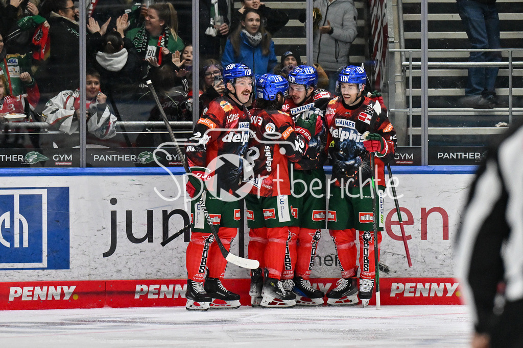 Augsburger Panther - Straubing Tigers | Jubel der Panther nach dem Treffer zum 3-1 durch D. J. BUSDEKER (Augsburger Panther #14) / Freude / Happy / Tor / torschuetze / DEL: Augsburger Panther - Straubing Tigers, Curt Frenzel Stadion am 29.11.2024
