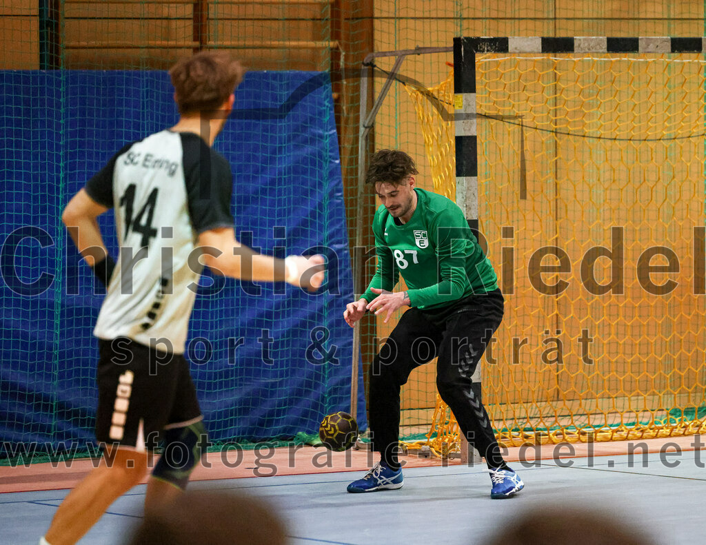 2023-01-21_020_SpVgg_Altenerding_gegen_SC_Eching | Erding, Deutschland, 21.01.2023:
Handball, Bezirksoberliga Männer 2022 / 2023, 12. Spieltag, SpVgg Altenerding gegen SC Eching, Endergebnis: 29:34

Kevin Pausch (SC Eching, #14), Torwart Robin Jahn (SC Eching, #87)

Foto: Christian Riedel / fotografie-riedel.net
