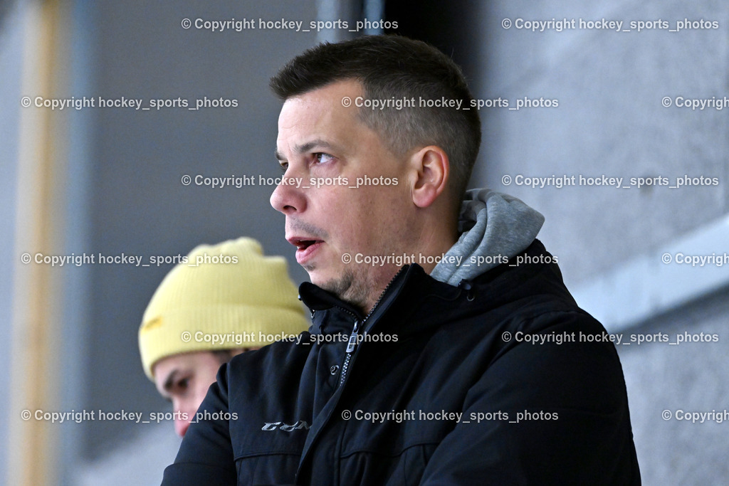 ESV FERLACH vs. ESC SOCCERZONE STEINDORF | Headcoach ESC Steindorf Mayer Michael, ESV FERLACH vs. ESC SOCCERZONE STEINDORF, ESV FERLACH vs. ESC SOCCERZONE STEINDORF am 22.11.2024 in Ferlach (Eishalle Ferlach ), Austria, (Photo by Bernd Stefan)