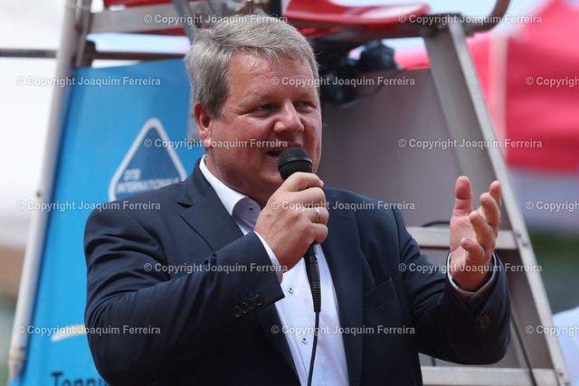 2024.07.20TennisFinaleDa_2312 Kopie | Darmstadt am 21. Juli 2024 xJFAx  48. Internationalen Damen-Tennisturnier des TCB 2000 Darmstadt Finale Angela FITA BOLUDA (ESP) vs Victoria MBOKO (CAN) Bild: v. li.Roland Ohnacker Turnierdirektor & 1. Vorsitzender TCB 2000 e.V.  - Realisiert mit Pictrs.com