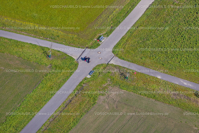 Gelsenkirchen220402991 | Luftbild, Spaziergänger an einem Wegekreuz im Glückauf Park Hassel, Hassel, Gelsenkirchen, Ruhrgebiet, Nordrhein-Westfalen, Deutschland