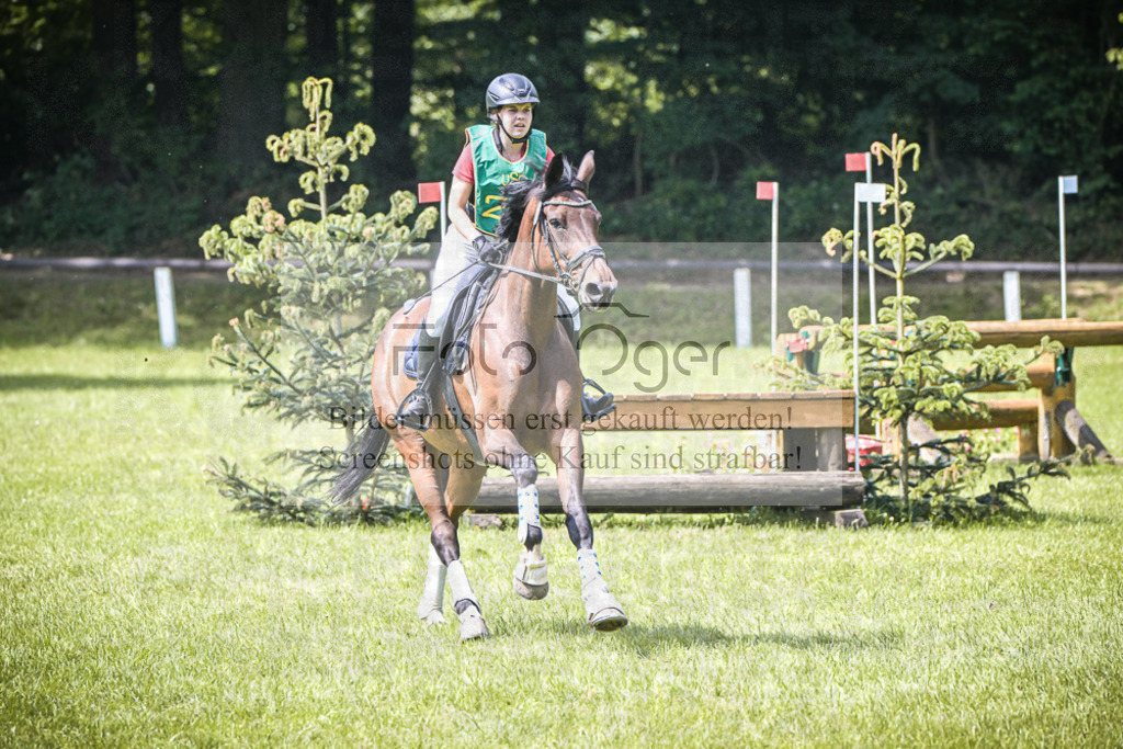DOS_9043 | Entdecke hochwertige Reitturnierfotos von Foto Oger. Professionell, emotional und authentisch – jetzt Lieblingsmomente im Shop bestellen.Deutschlandweite Turnierfotografie. - Realisiert mit Pictrs.com