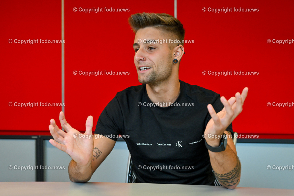 Florian Tomaschko_ Hebamme_ 28.08.2023-9 | 28.8.2023, Linz, AUT, Linz, im Bild Florian Tomaschko (22, maennliche Hebamme)