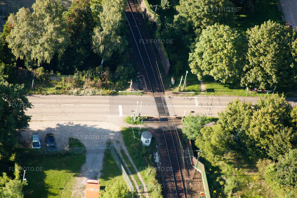 Luftbild: Streckenführung der Bahn- Kreuzung der Schienen- und Gleisanlagen der Deutschen Bahn im Ortsteil Weiherfeld-Dammerstock in Karlsruhe im Bundesland Baden-Württemberg in Deutschland. Foto: IMG_32341.jpg vom 21.08.2010 durch Werner Riehm/FLY-FOTO.de