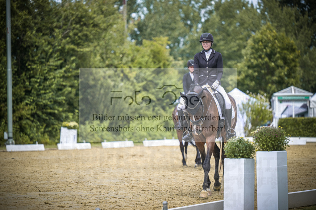 DOS_3444 | Entdecke hochwertige Reitturnierfotos von Foto Oger. Professionell, emotional und authentisch – jetzt Lieblingsmomente im Shop bestellen.Deutschlandweite Turnierfotografie. - Realisiert mit Pictrs.com