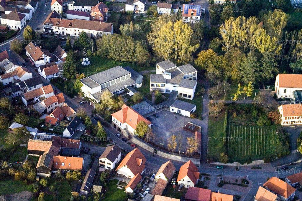 Luftbild: Heiligenberg Grundschule, Turn- und Festhalle in Hördt im Bundesland Rheinland-Pfalz in Deutschland. Foto: IMG_4581.jpg vom 10.11.2006 durch Werner Riehm/FLY-FOTO.de
