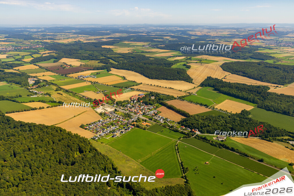 Borlinghausen Willebadessen Bild- Das Luftbild wurde 2025 vom UL-Flugzeug heraus erstellt ( keine Drohne bzw. Drohnenaufnahme ) - Hochauflösende Luftaufnahme -Nicht vergleichbar mit Google Maps oder Satelittenbilder- Die Geschenkidee !Mit Lizenz und Bildrechte bestellbar - CC