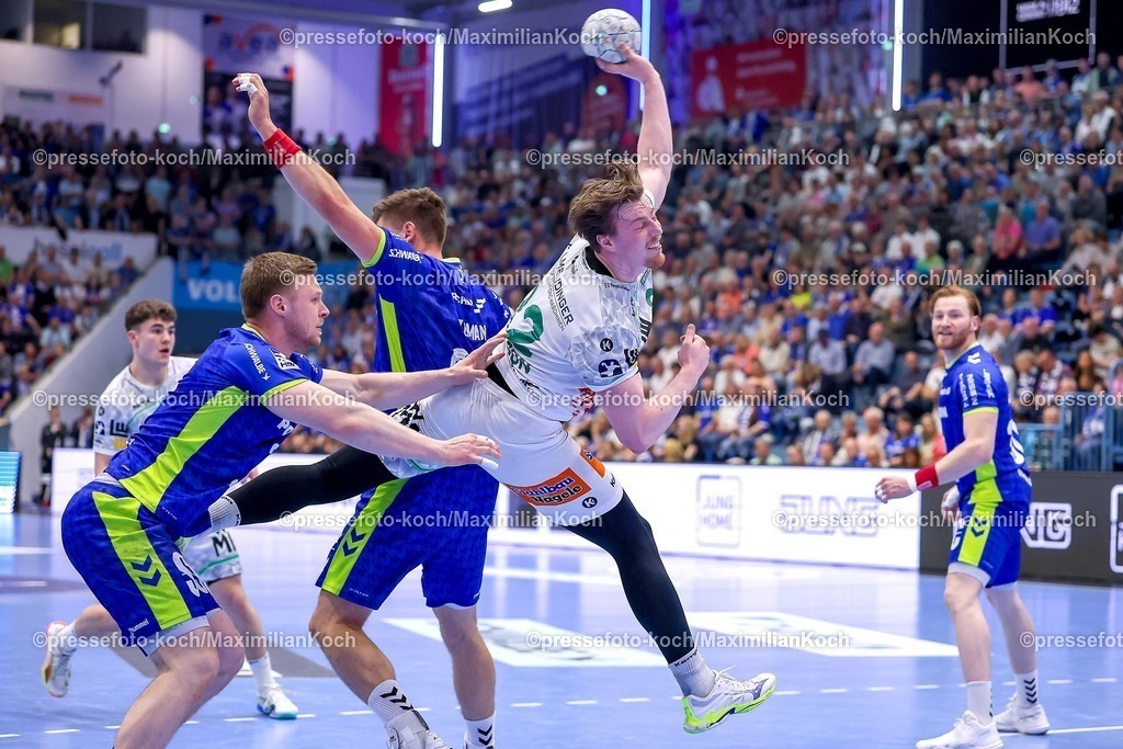 Gum30042601056 | 30.04.2026, Handball, 1. HBL, VfL Gummersbach - Frisch Auf! Göppingen, Saison 2025 / 2026 Herren, Schwalbe-Arena: Erik Persson (Frisch Auf Göppingen #22) wirft den Ball auf das Tor 